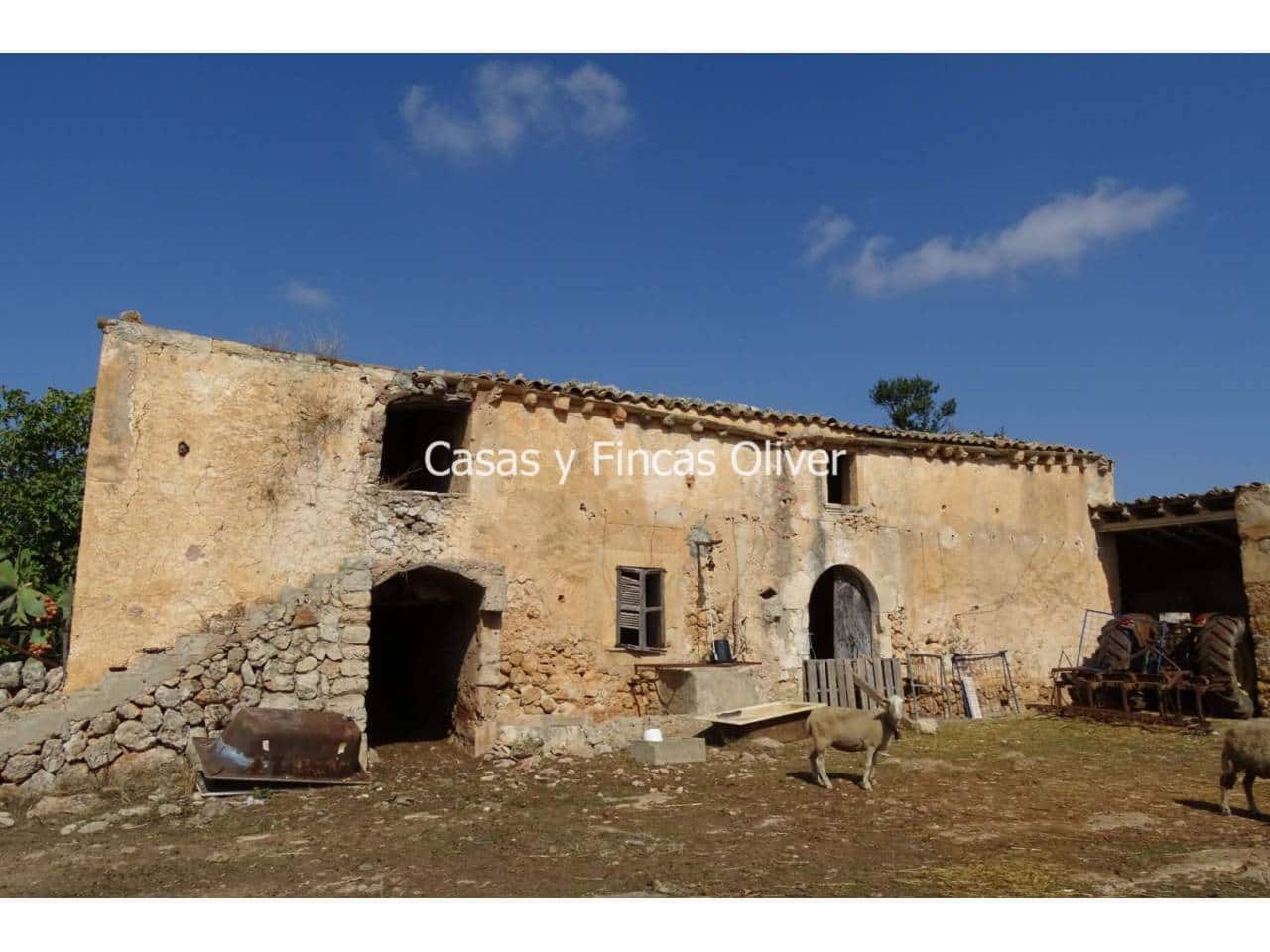 Byhus til salg i Llubi - € 600.000 (Ref: 5480735)