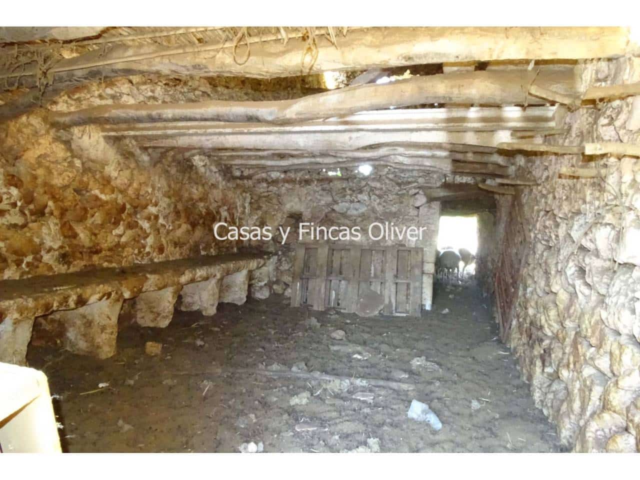 Byhus til salg i Llubi - € 600.000 (Ref: 5480735)