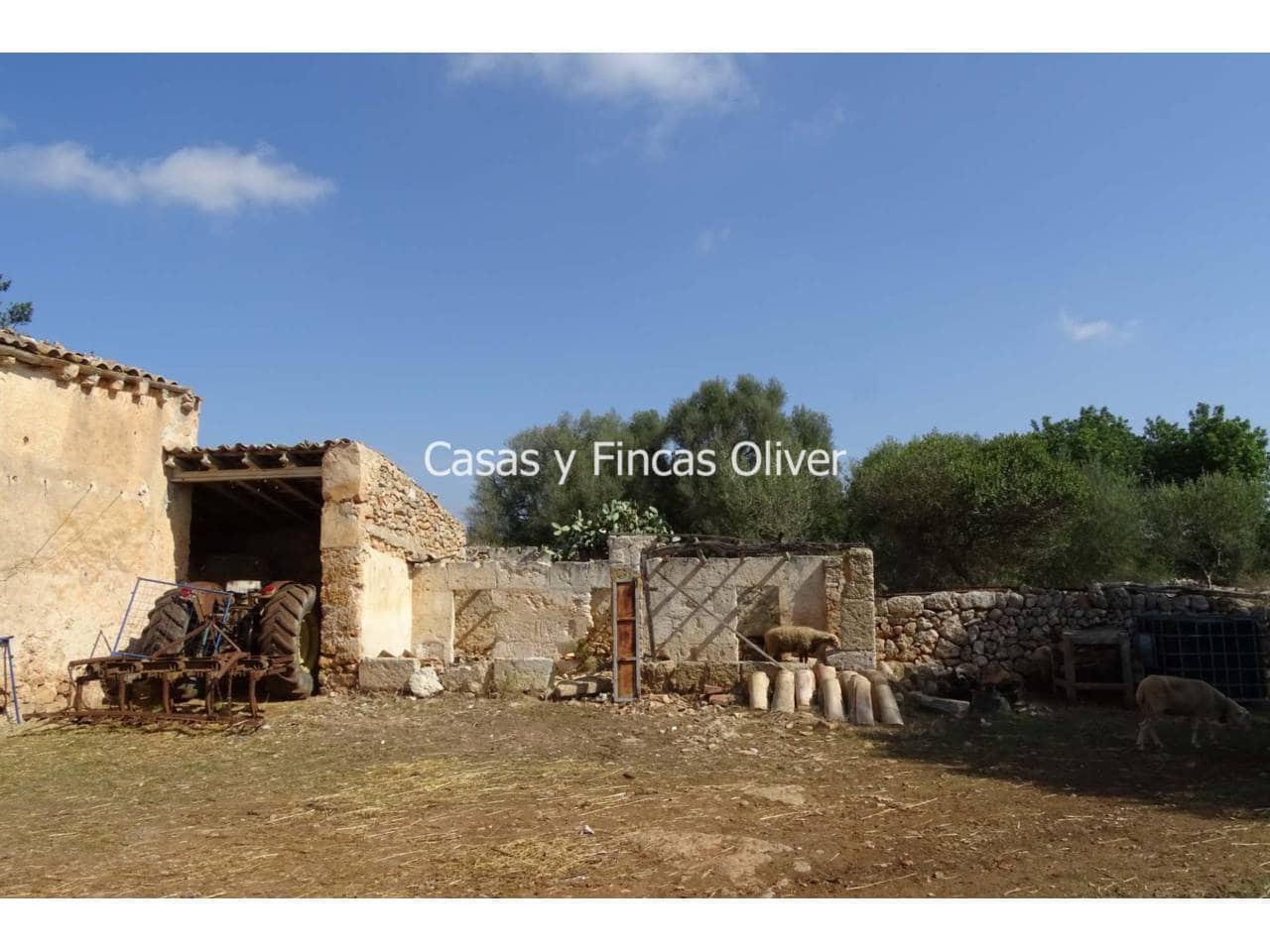 Byhus til salg i Llubi - € 600.000 (Ref: 5480735)