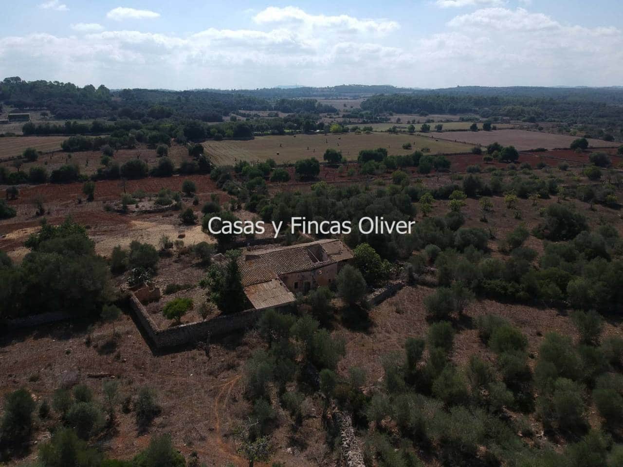 Byhus til salg i Llubi - € 600.000 (Ref: 5480735)