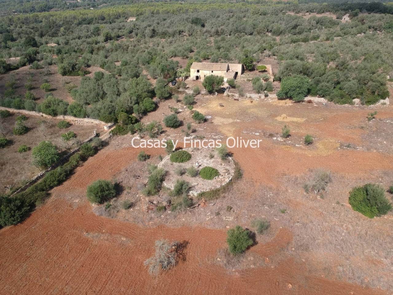 Byhus til salg i Llubi - € 600.000 (Ref: 5480735)