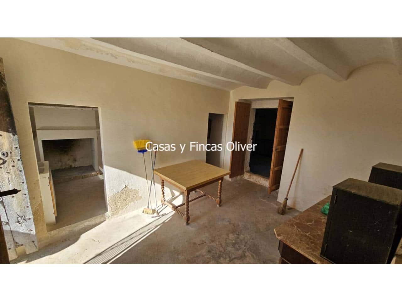 1 soveværelse Byhus til salg i Llubi med garage - € 240.000 (Ref: 7921627)