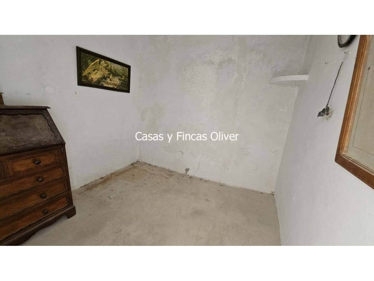 1 soveværelse Byhus til salg i Llubi med garage - € 240.000 (Ref: 7921627)