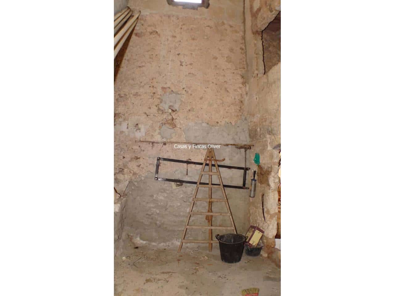 1 soveværelse Byhus til salg i Llubi med garage - € 240.000 (Ref: 7921627)