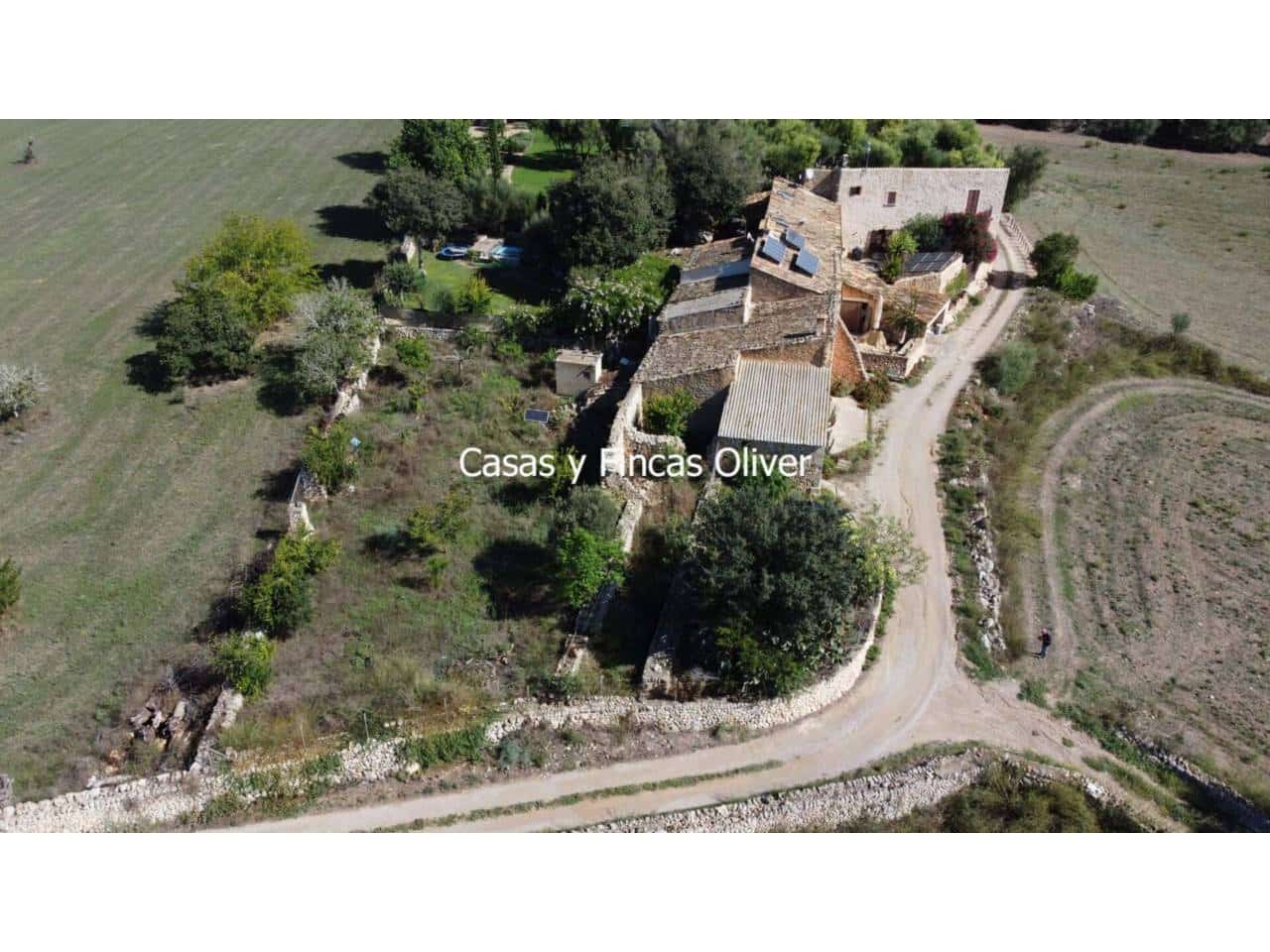 1 soveværelse Byhus til salg i Llubi med garage - € 240.000 (Ref: 7921627)