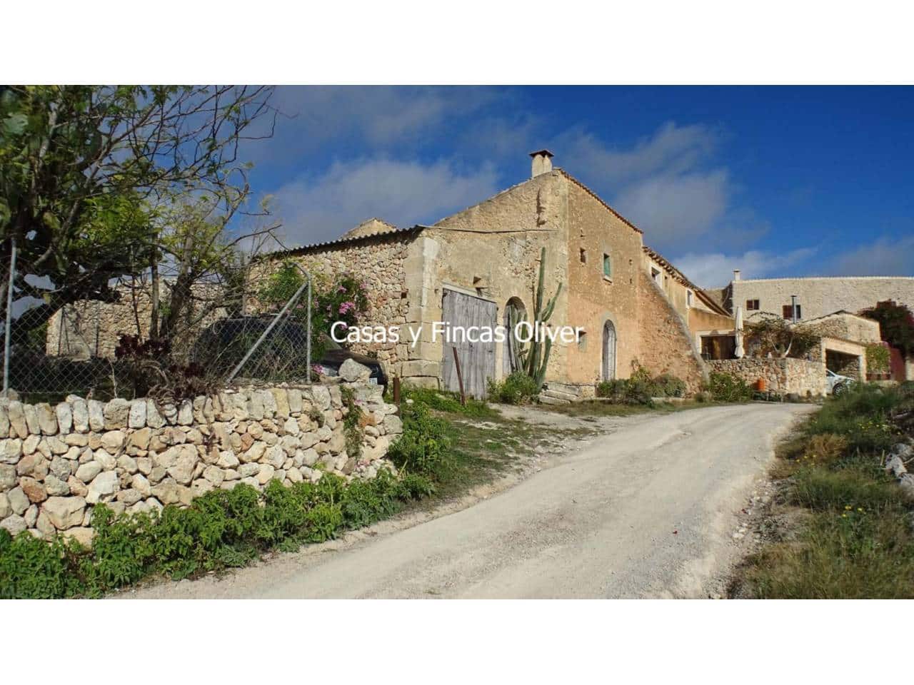 1 soveværelse Byhus til salg i Llubi med garage - € 240.000 (Ref: 7921627)