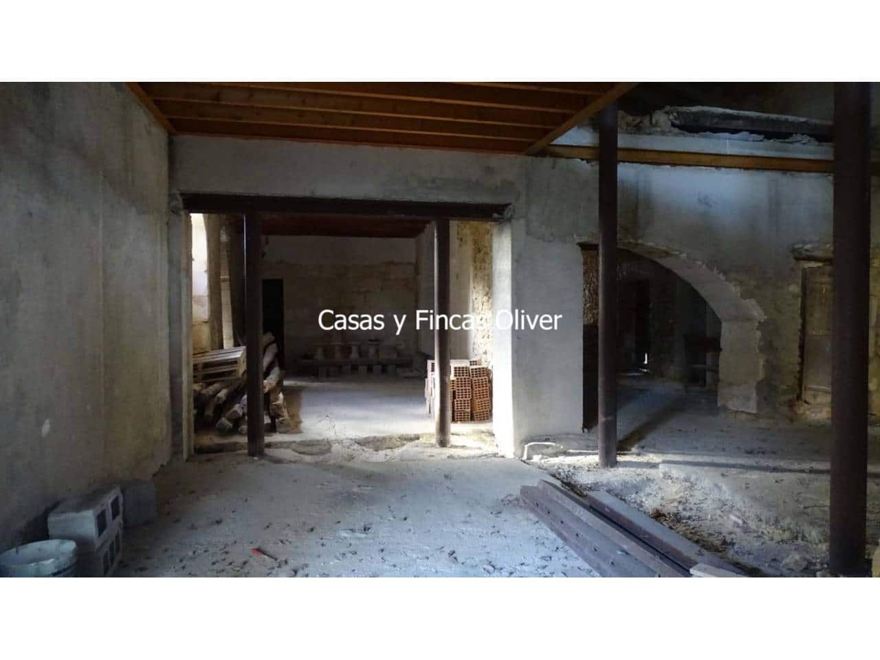 6 soveværelse Byhus til salg i Llubi - € 900.000 (Ref: 7957117)