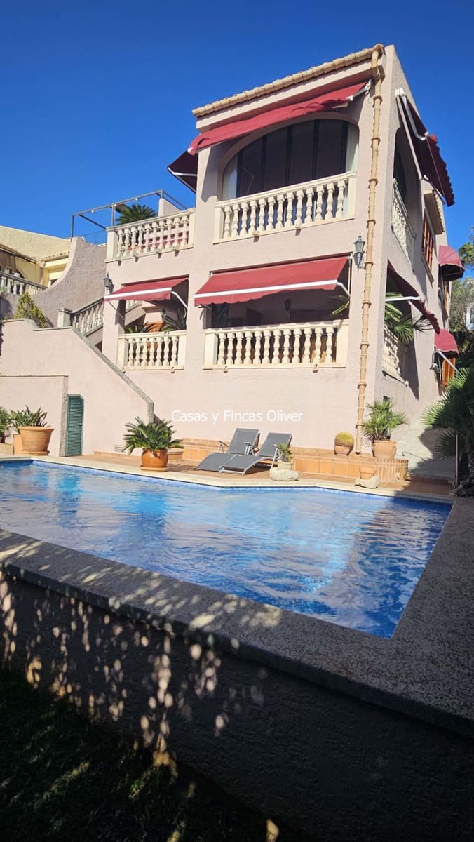 5 Zimmer Villa zu verkaufen in Puerto de Alcudia mit Garage - 1.600.000 € (Ref: 9666125)