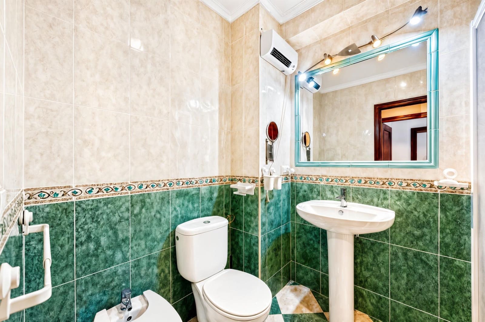 3 bedroom Flat for sale in Chiclana de la Frontera - € 149,990 (Ref: 10005574)