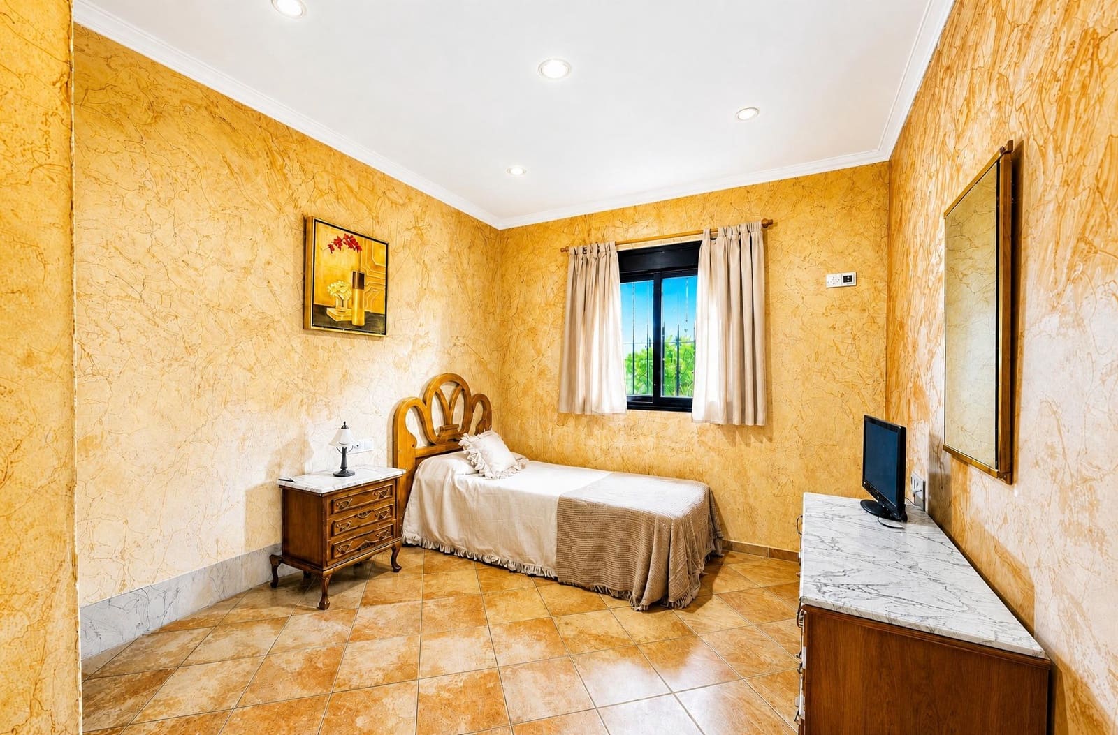 5 bedroom Villa for sale in Chiclana de la Frontera - € 449,990 (Ref: 10009280)