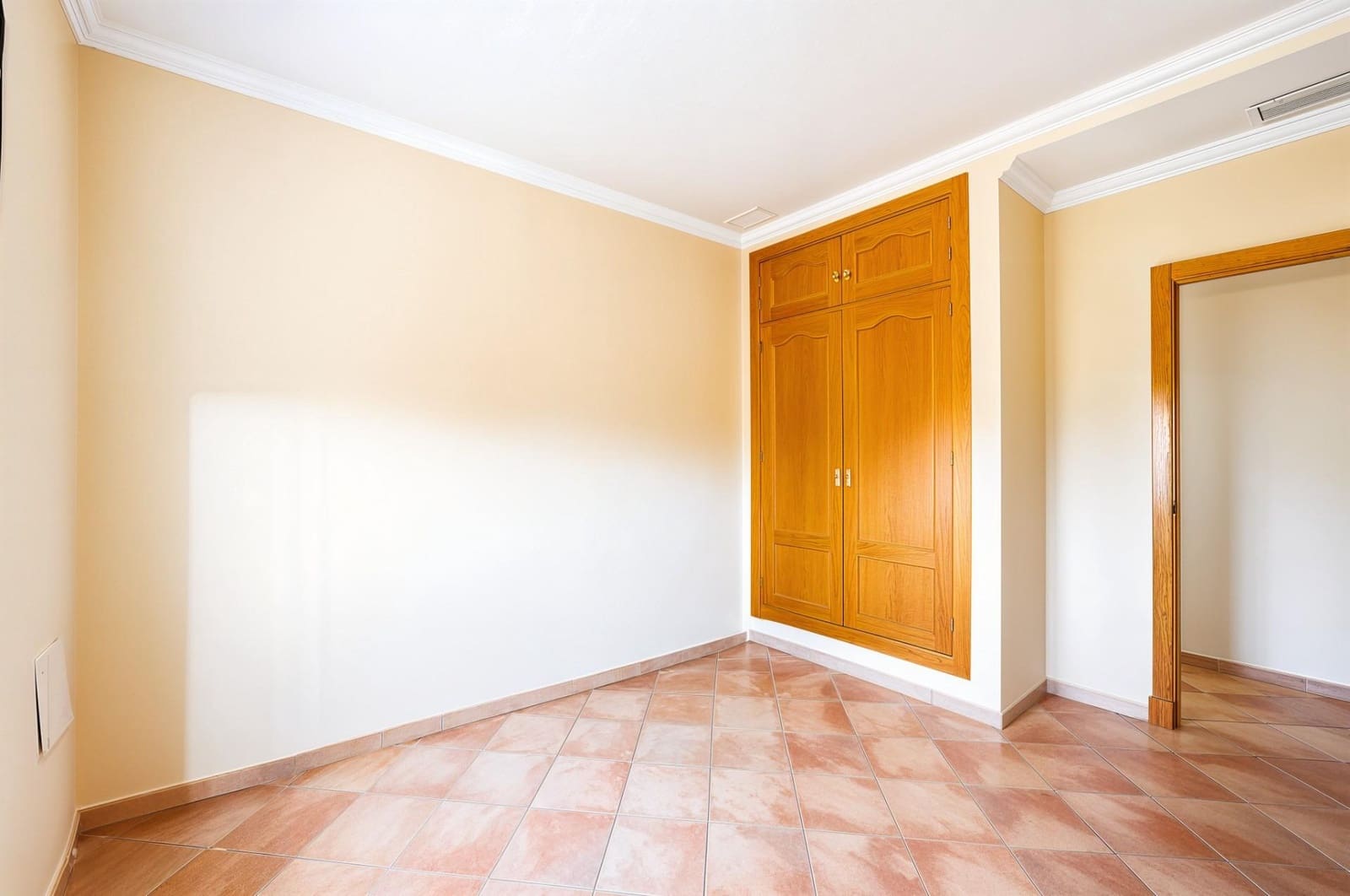 5 bedroom Villa for sale in Chiclana de la Frontera - € 449,990 (Ref: 10009280)