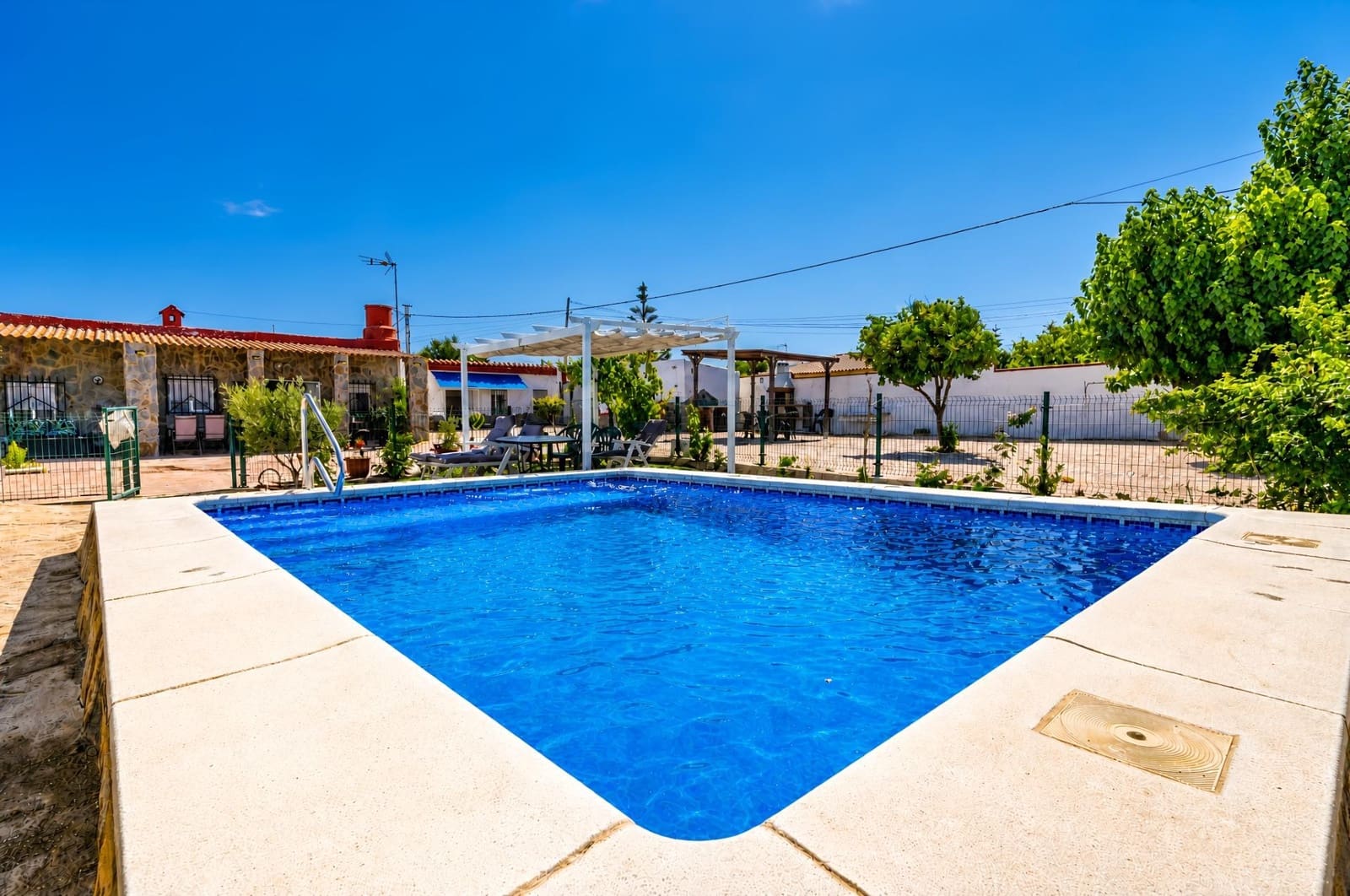 3 slaapkamer Villa te koop in Chiclana de la Frontera met zwembad - € 249.990 (Ref: 10045243)