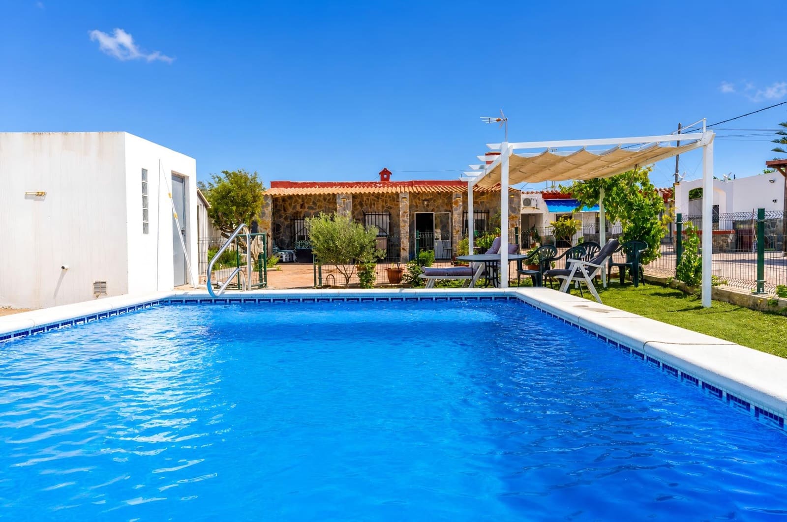 3 slaapkamer Villa te koop in Chiclana de la Frontera met zwembad - € 249.990 (Ref: 10045243)