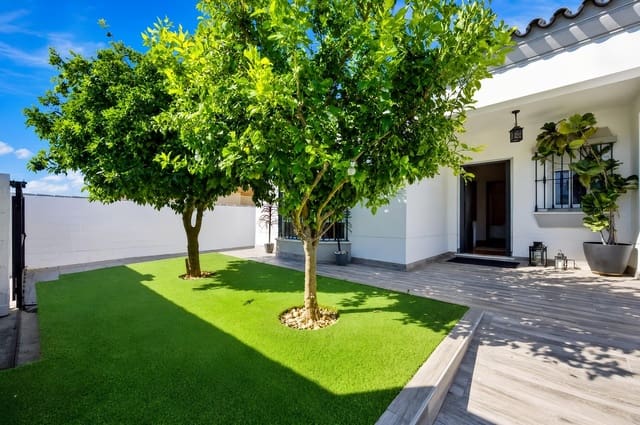 3 bedroom Villa for sale in Chiclana de la Frontera with pool - € 329,990 (Ref: 10047538)