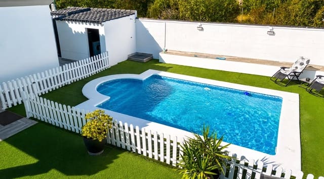 3 bedroom Villa for sale in Chiclana de la Frontera with pool - € 329,990 (Ref: 10047538)