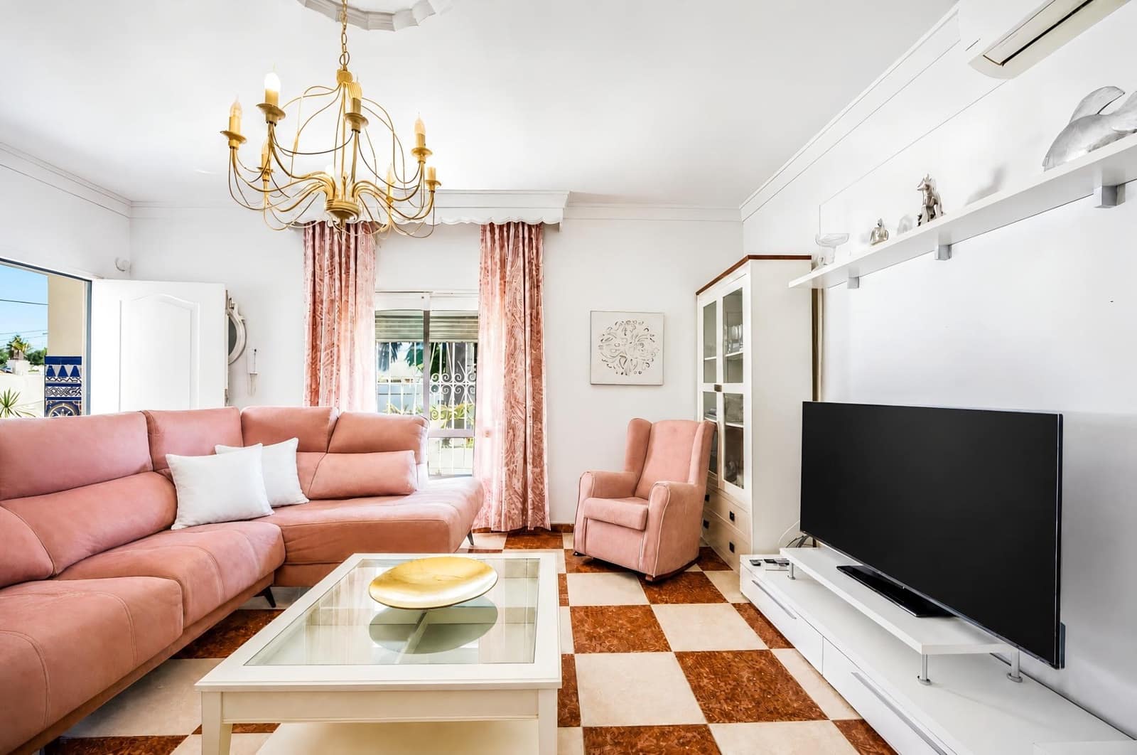 4 chambre Villa/Maison à vendre à Chiclana de la Frontera - 330 000 € (Ref: 10055537)