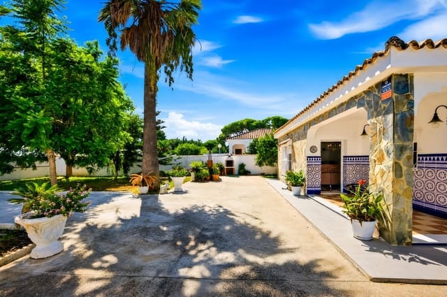 4 chambre Villa/Maison à vendre à Chiclana de la Frontera - 330 000 € (Ref: 10055537)