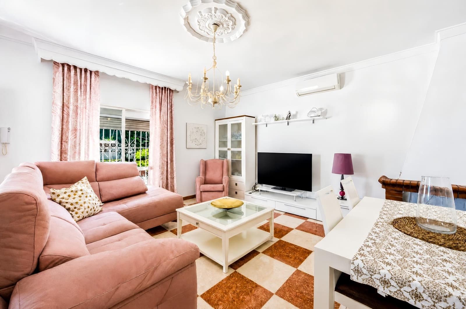 4 chambre Villa/Maison à vendre à Chiclana de la Frontera - 330 000 € (Ref: 10055537)