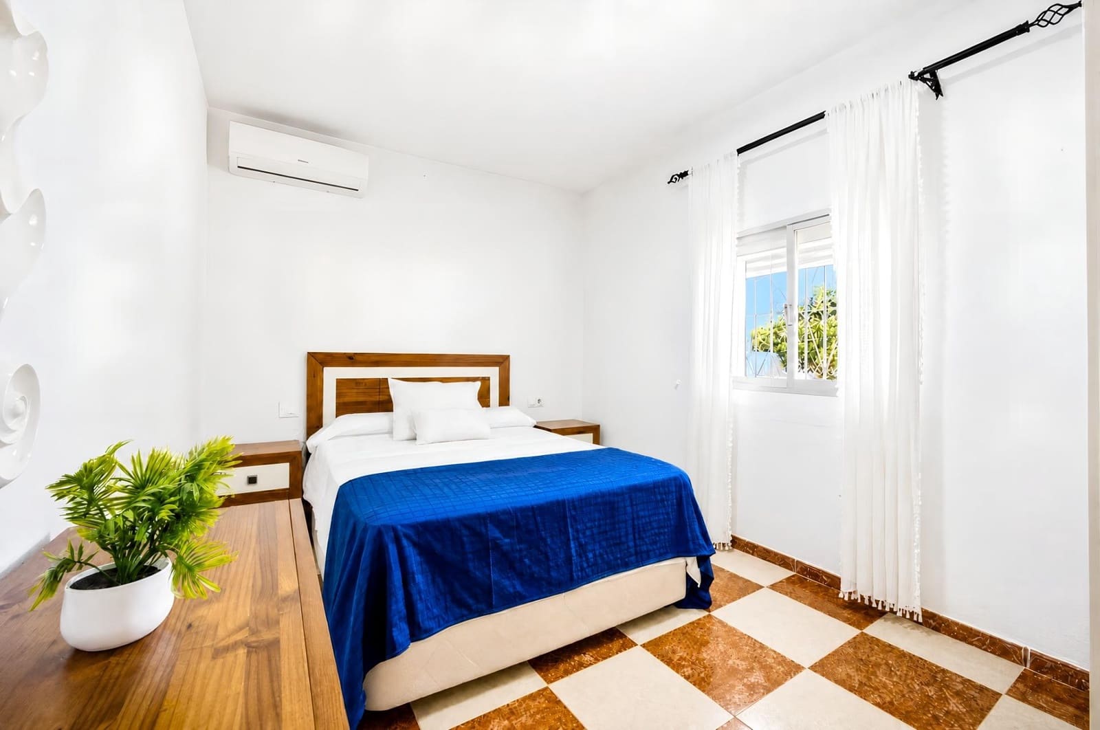 4 chambre Villa/Maison à vendre à Chiclana de la Frontera - 330 000 € (Ref: 10055537)