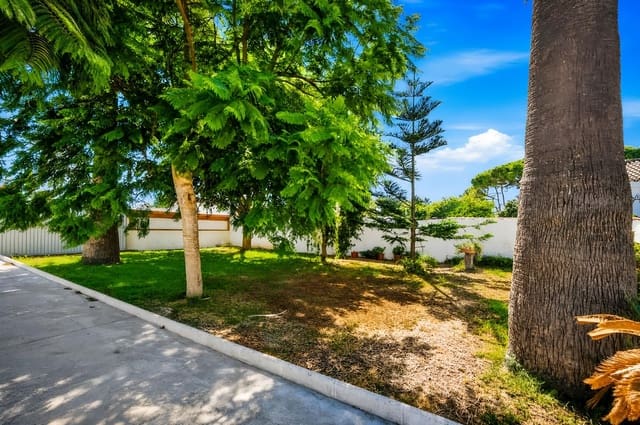 4 chambre Villa/Maison à vendre à Chiclana de la Frontera - 330 000 € (Ref: 10055537)