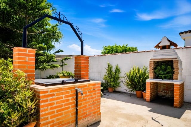 4 chambre Villa/Maison à vendre à Chiclana de la Frontera - 330 000 € (Ref: 10055537)