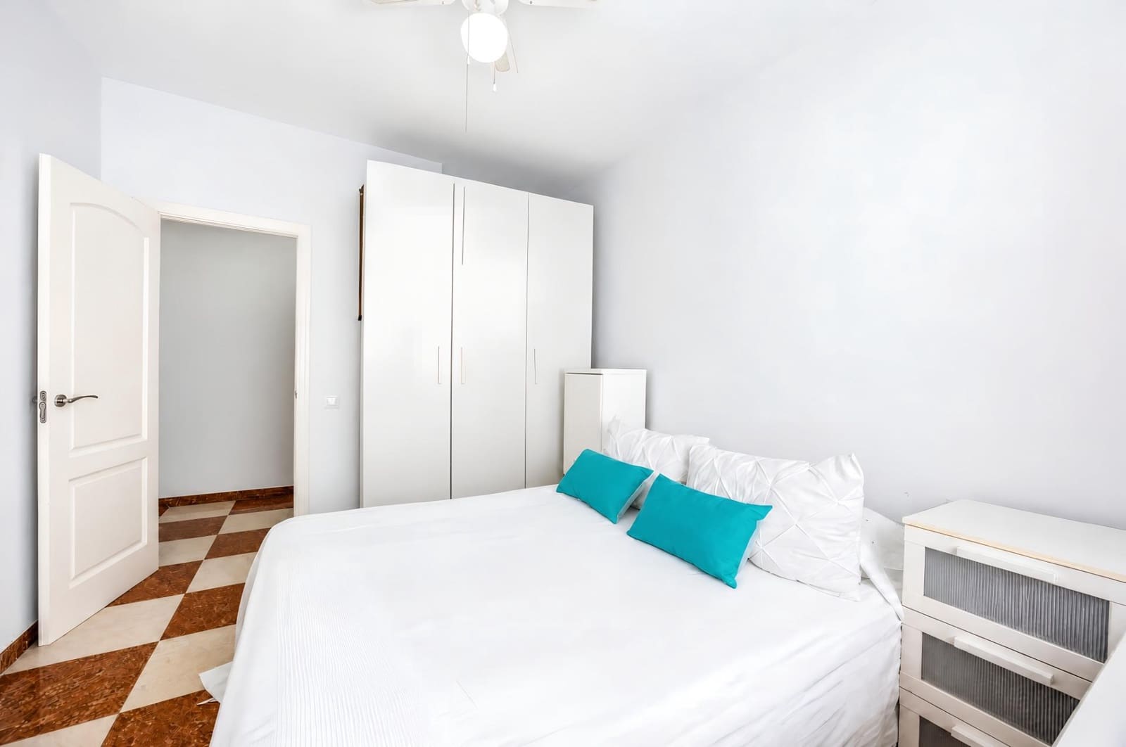 4 chambre Villa/Maison à vendre à Chiclana de la Frontera - 330 000 € (Ref: 10055537)