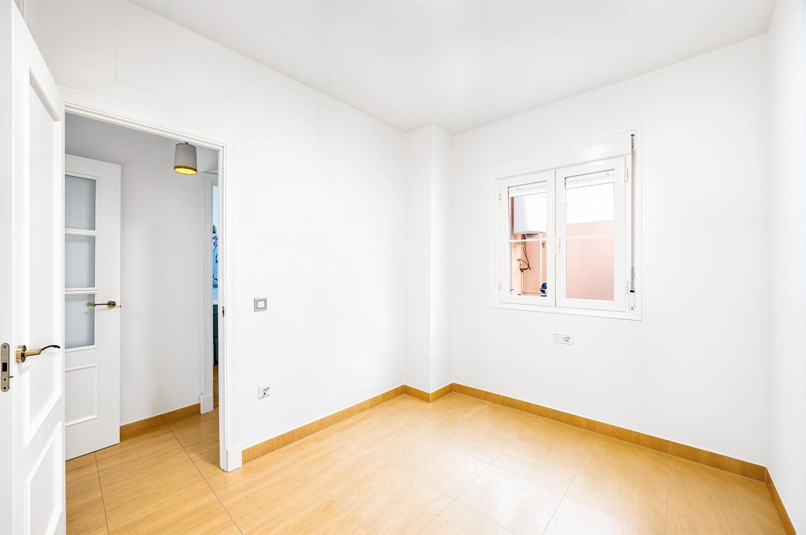3 makuuhuone Rivitalo myytävänä paikassa Chiclana de la Frontera mukana 
autotalli - 329 990 € (Ref: 10067878)