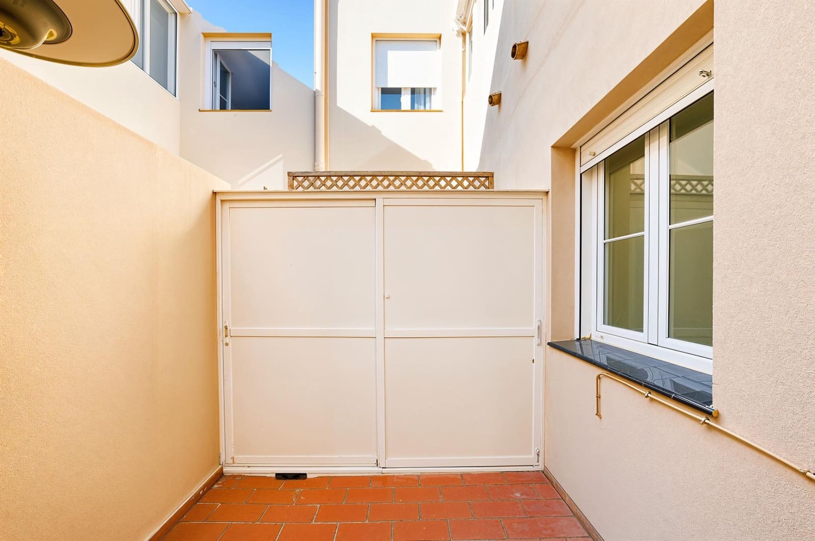 3 makuuhuone Rivitalo myytävänä paikassa Chiclana de la Frontera mukana 
autotalli - 329 990 € (Ref: 10067878)