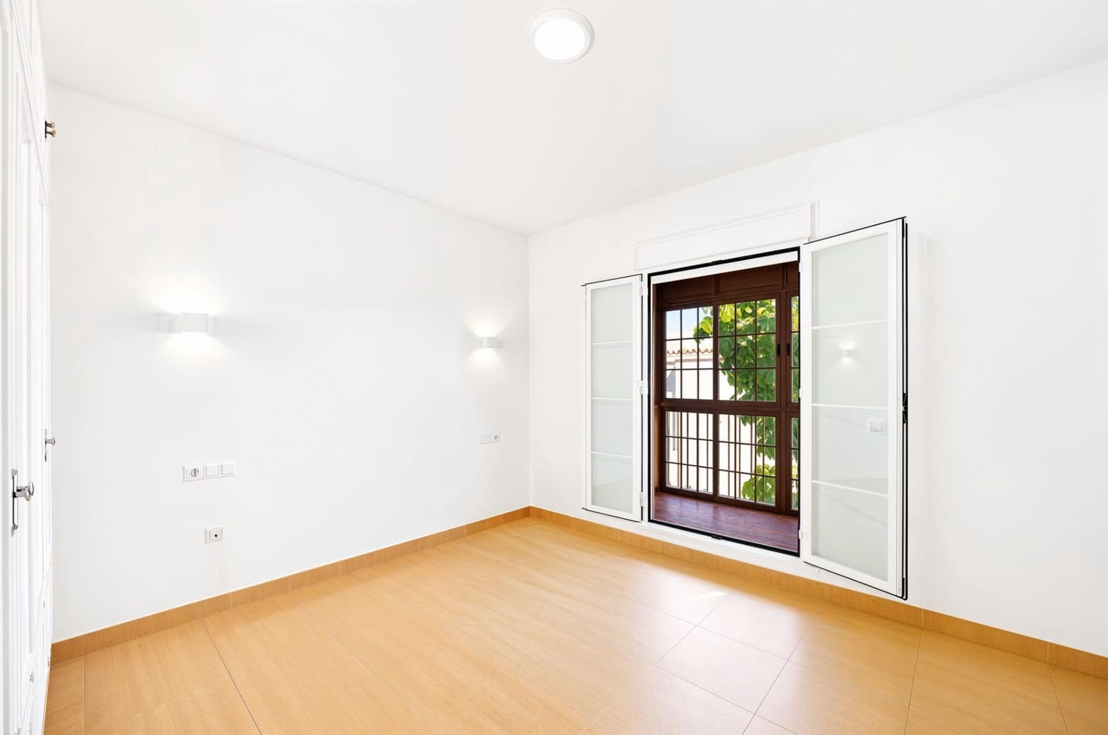 3 makuuhuone Rivitalo myytävänä paikassa Chiclana de la Frontera mukana 
autotalli - 329 990 € (Ref: 10067878)