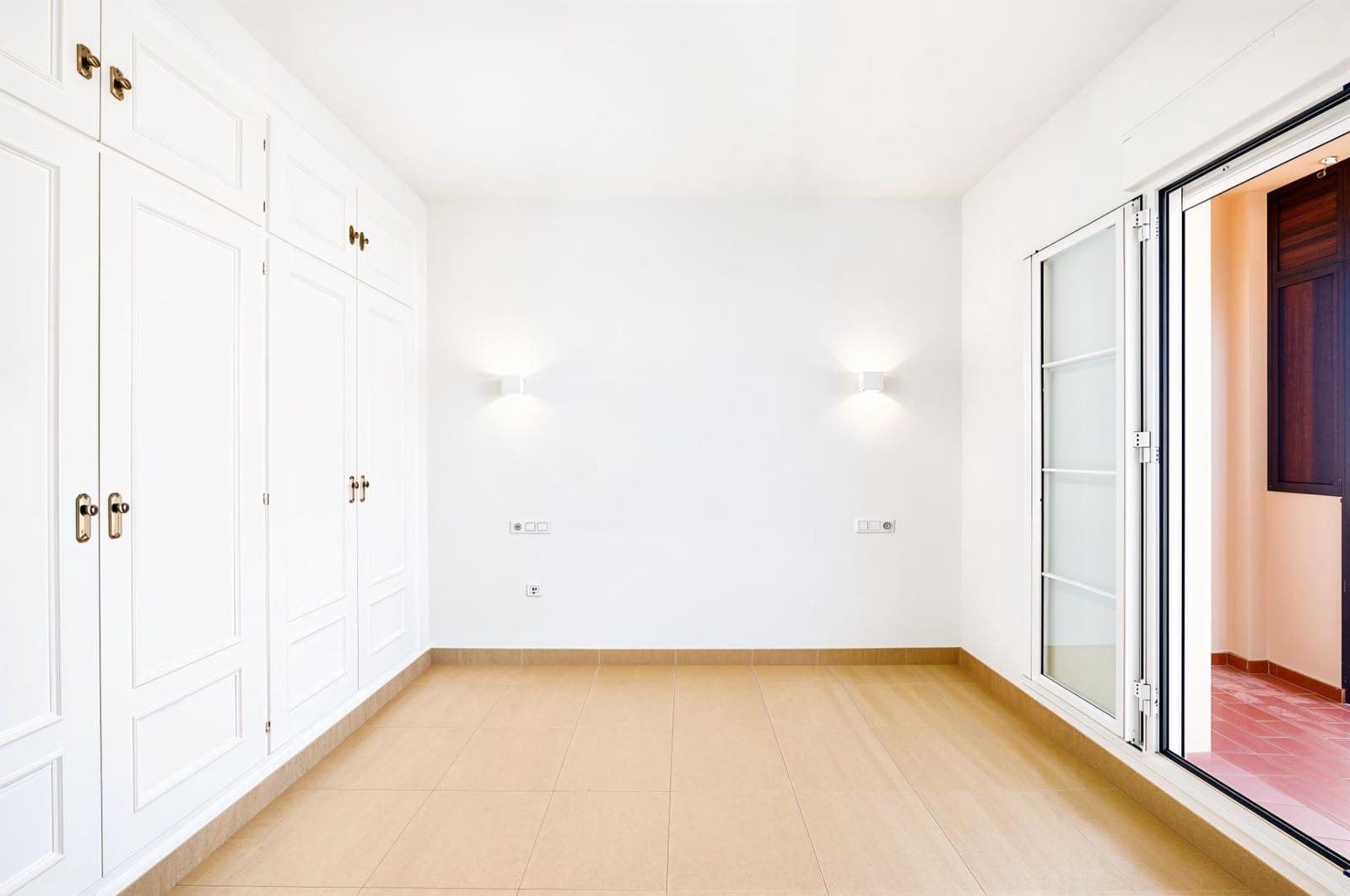 3 makuuhuone Rivitalo myytävänä paikassa Chiclana de la Frontera mukana 
autotalli - 329 990 € (Ref: 10067878)