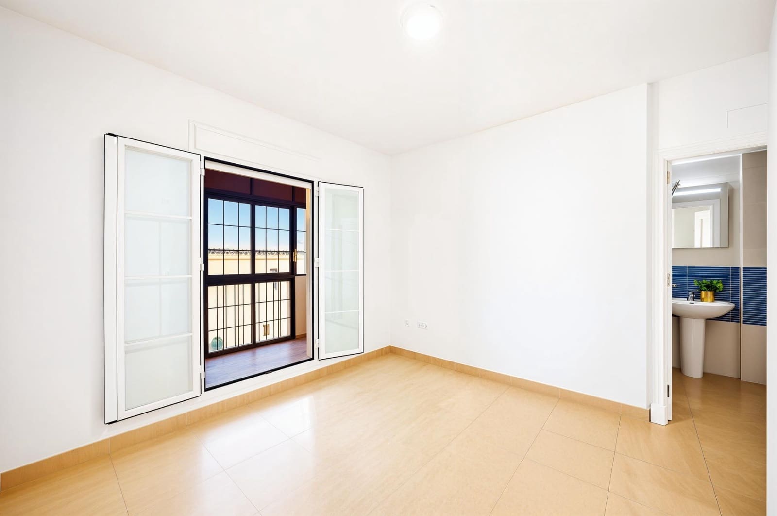 3 makuuhuone Rivitalo myytävänä paikassa Chiclana de la Frontera mukana 
autotalli - 329 990 € (Ref: 10067878)
