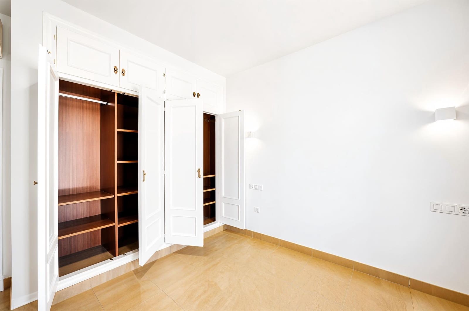 3 makuuhuone Rivitalo myytävänä paikassa Chiclana de la Frontera mukana 
autotalli - 329 990 € (Ref: 10067878)