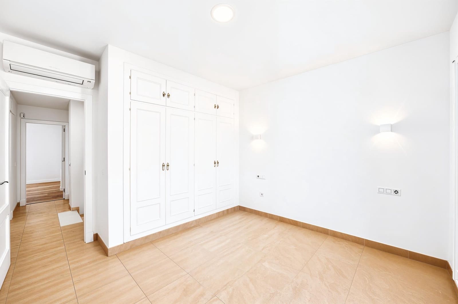 3 makuuhuone Rivitalo myytävänä paikassa Chiclana de la Frontera mukana 
autotalli - 329 990 € (Ref: 10067878)