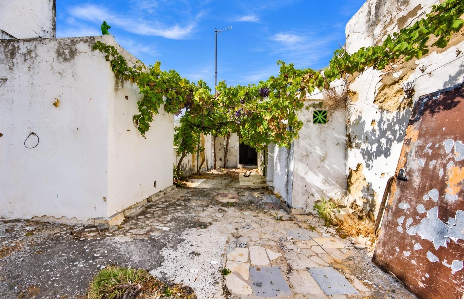 4 bedroom Finca/Country House for sale in Chiclana de la Frontera - € 175,000 (Ref: 10111004)