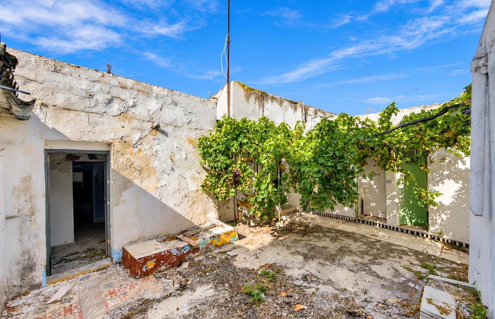 4 bedroom Finca/Country House for sale in Chiclana de la Frontera - € 175,000 (Ref: 10111004)