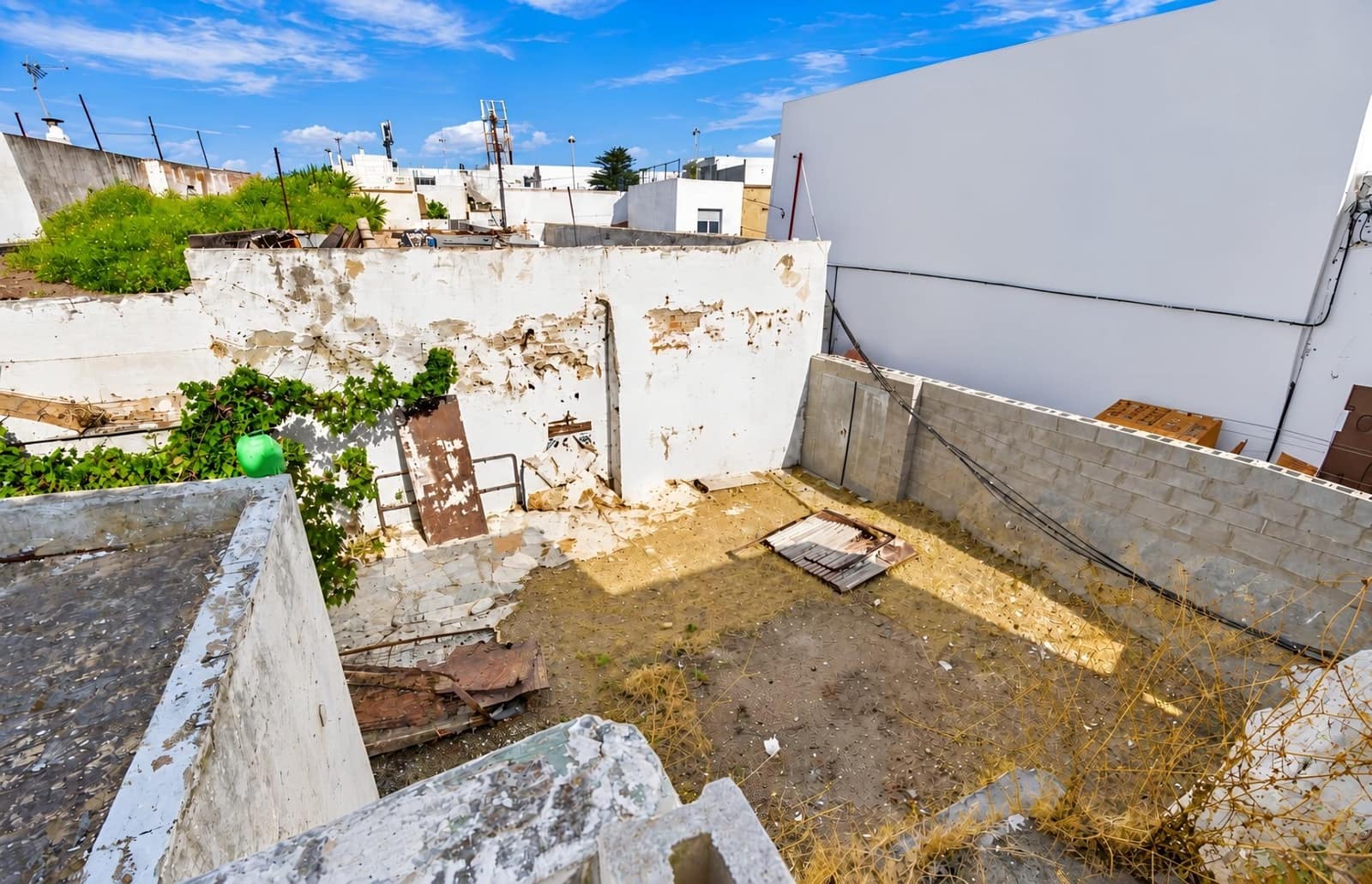 4 bedroom Finca/Country House for sale in Chiclana de la Frontera - € 175,000 (Ref: 10111004)