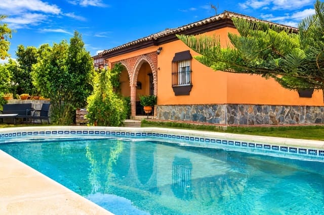 5 bedroom Villa for sale in Chiclana de la Frontera with pool - € 319,990 (Ref: 10155464)