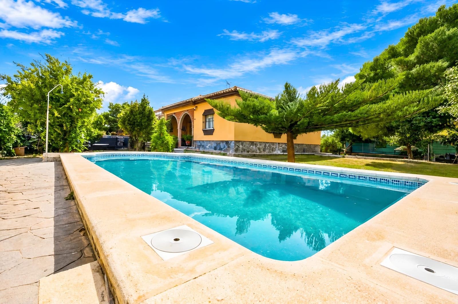 5 bedroom Villa for sale in Chiclana de la Frontera with pool - € 319,990 (Ref: 10155464)