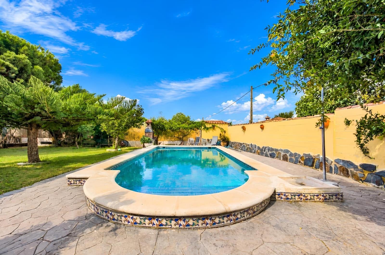 5 bedroom Villa for sale in Chiclana de la Frontera with pool - € 319,990 (Ref: 10155464)