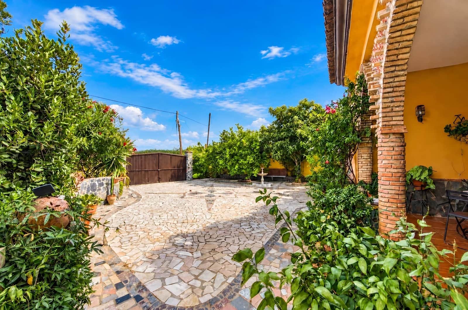 5 bedroom Villa for sale in Chiclana de la Frontera with pool - € 319,990 (Ref: 10155464)
