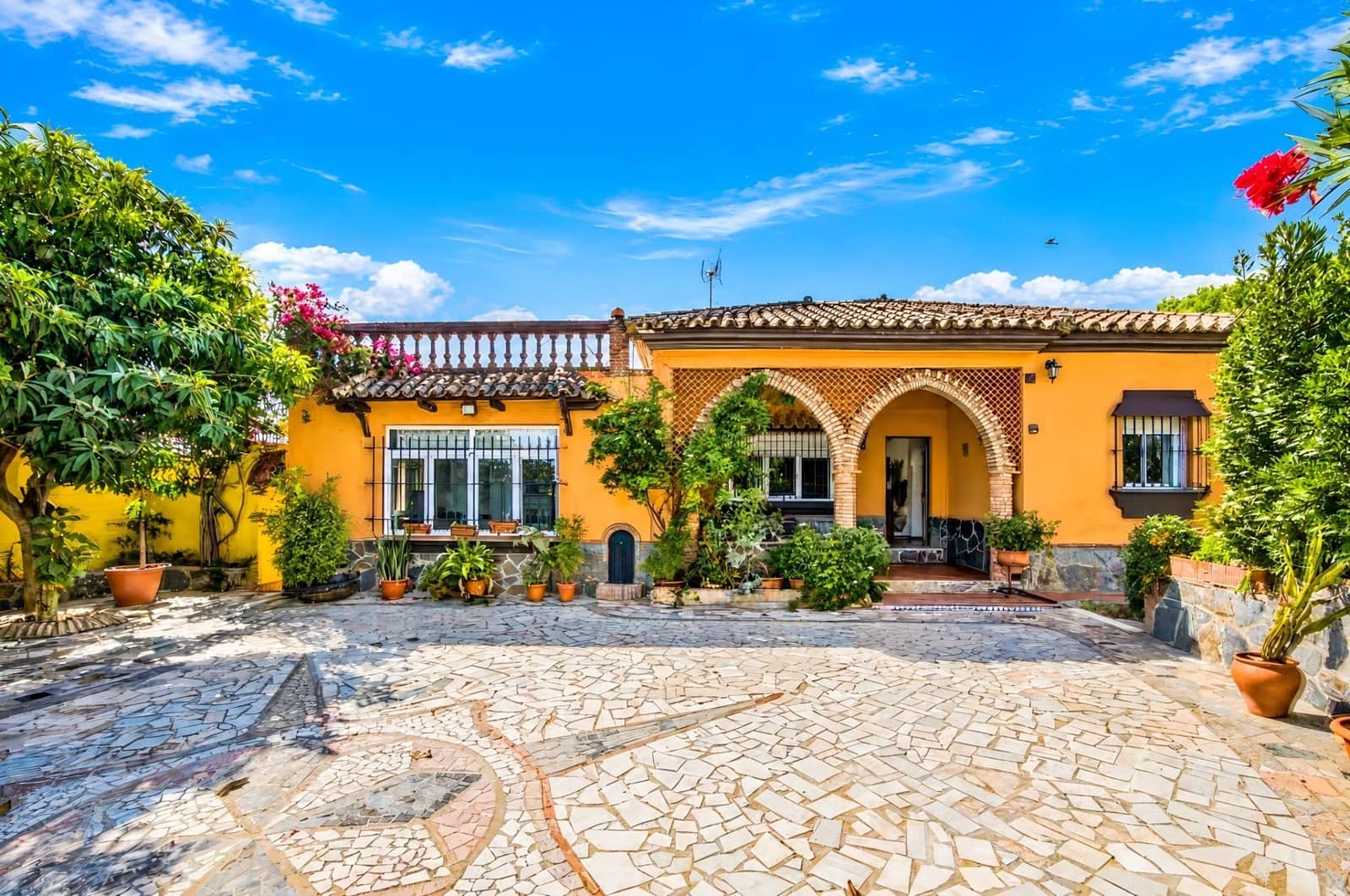 5 bedroom Villa for sale in Chiclana de la Frontera with pool - € 319,990 (Ref: 10155464)