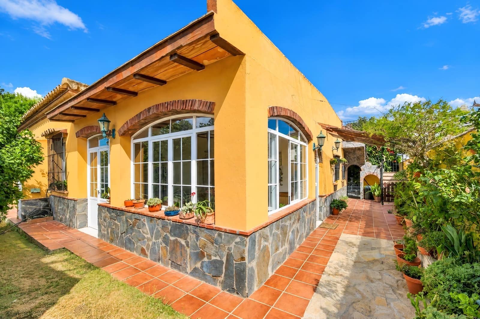 5 bedroom Villa for sale in Chiclana de la Frontera with pool - € 319,990 (Ref: 10155464)