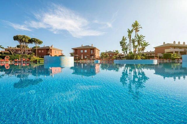 2 slaapkamer Rijtjeshuis te koop in Chiclana de la Frontera met zwembad garage - € 155.000 (Ref: 8038479)