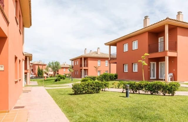 2 slaapkamer Rijtjeshuis te koop in Chiclana de la Frontera met zwembad garage - € 155.000 (Ref: 8038479)