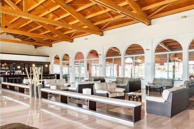 2 slaapkamer Rijtjeshuis te koop in Chiclana de la Frontera met zwembad garage - € 155.000 (Ref: 8038479)