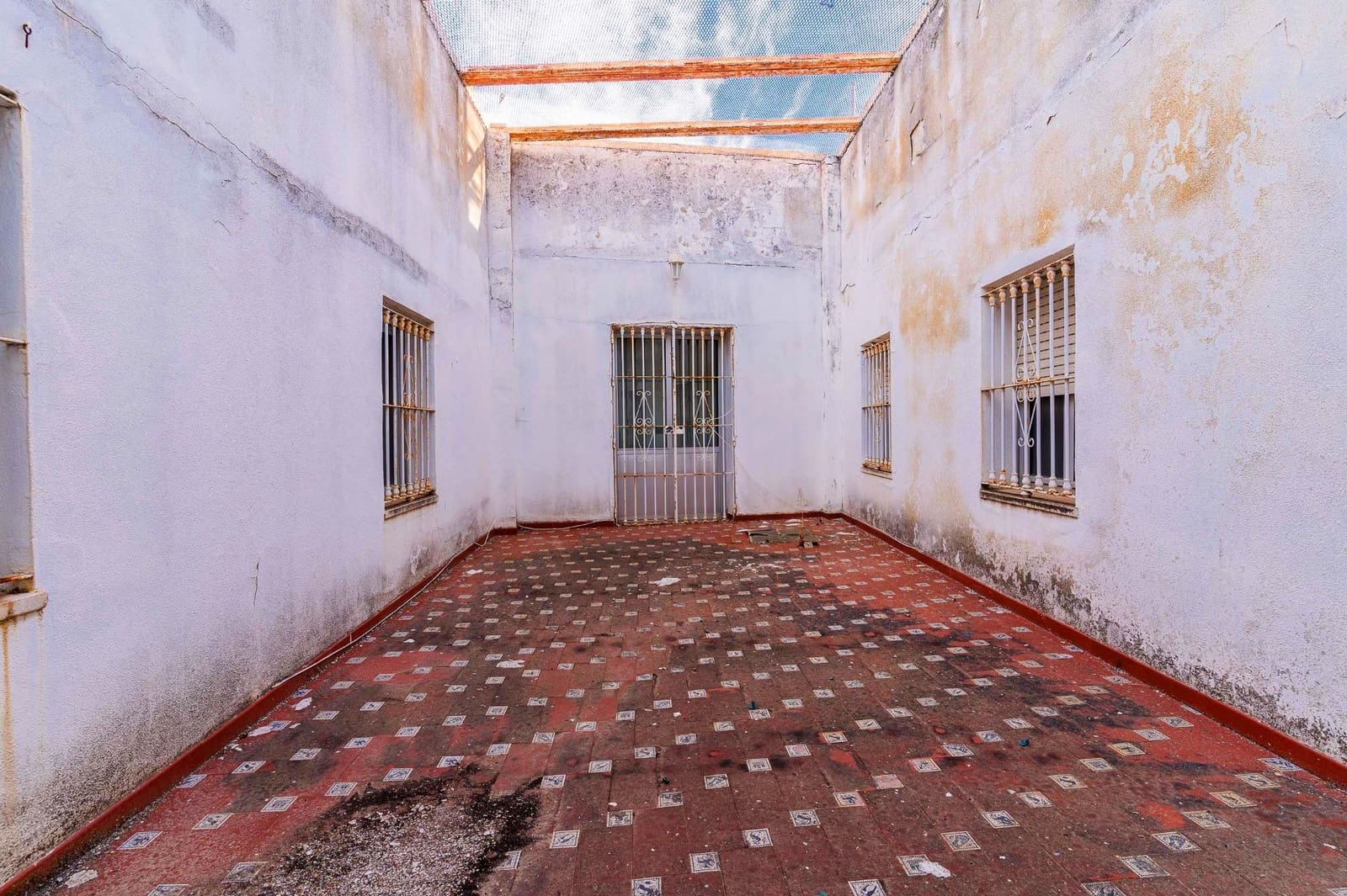 10 bedroom Finca/Country House for sale in Chiclana de la Frontera with garage - € 475,000 (Ref: 8591757)