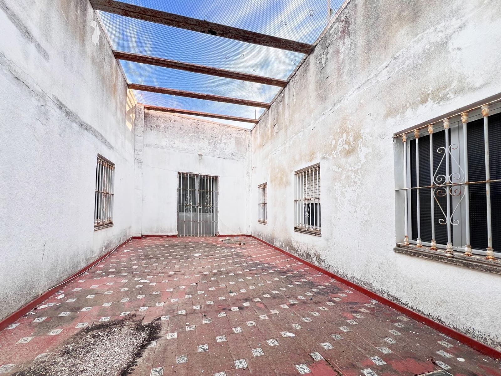 10 bedroom Finca/Country House for sale in Chiclana de la Frontera with garage - € 475,000 (Ref: 8591757)