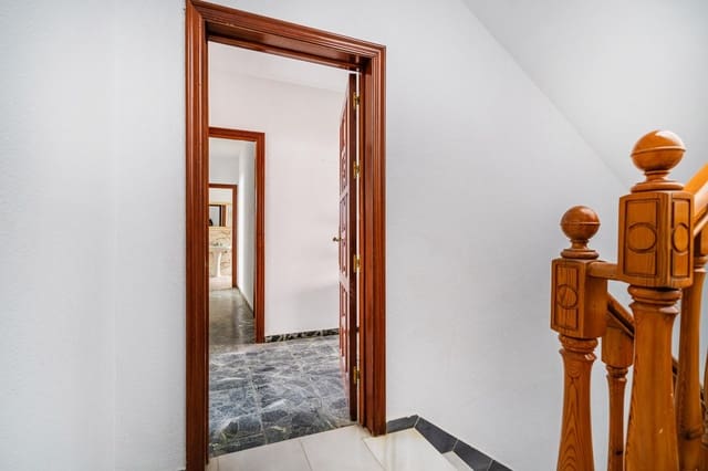 4 soveværelse Villa til salg i Chiclana de la Frontera med garage - € 229.900 (Ref: 8741847)