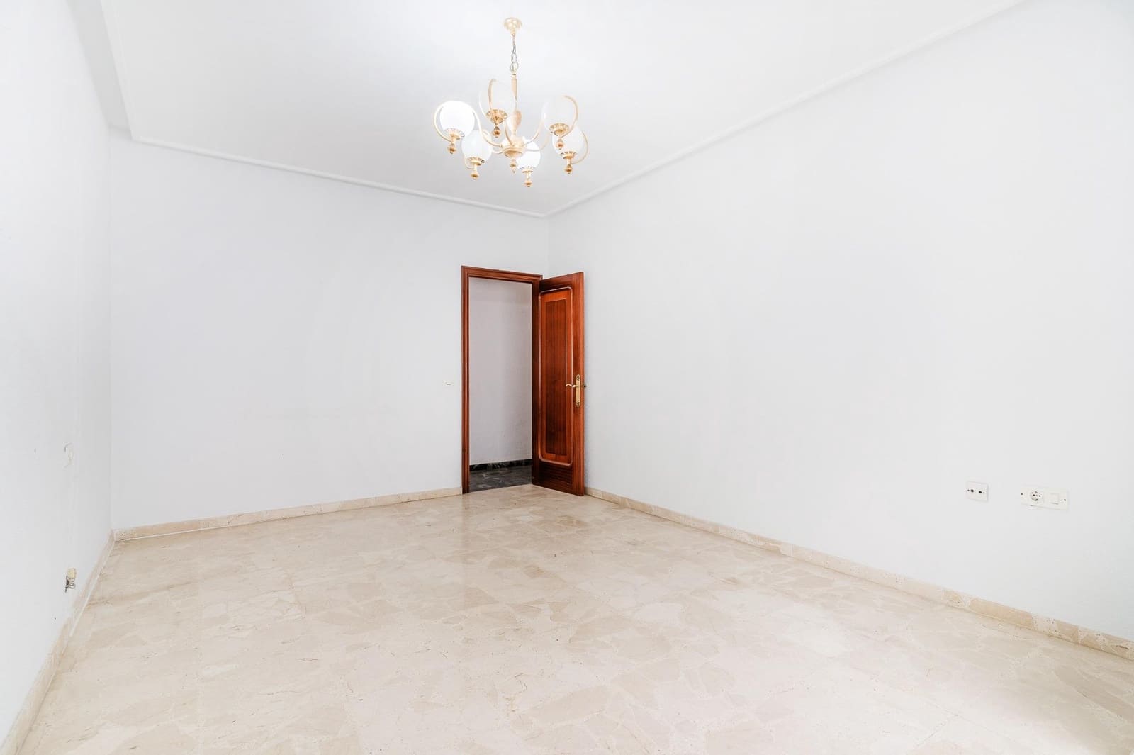 4 soveværelse Villa til salg i Chiclana de la Frontera med garage - € 229.900 (Ref: 8741847)