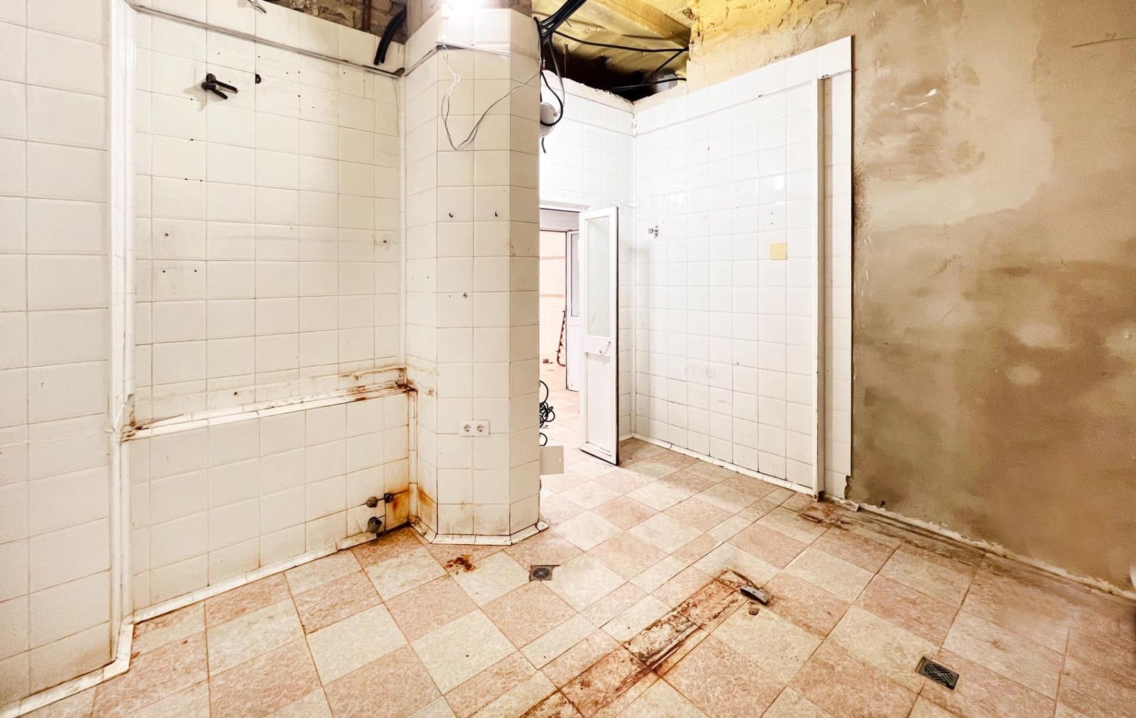 Erhverv til salg i Cadiz by - € 180.000 (Ref: 8849387)